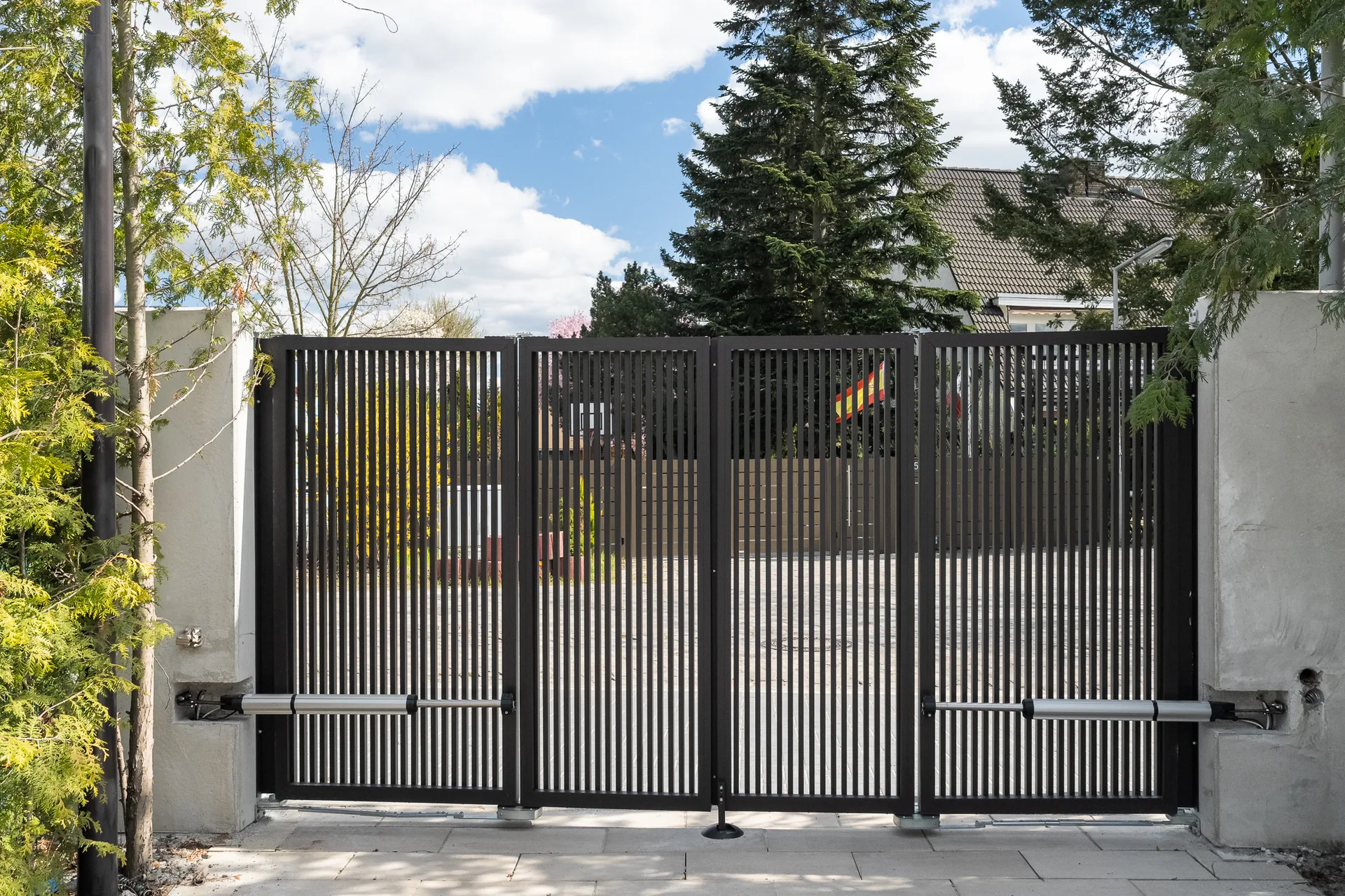 SLIM a Berlino, recinzione UM LUXURY LX MINOR